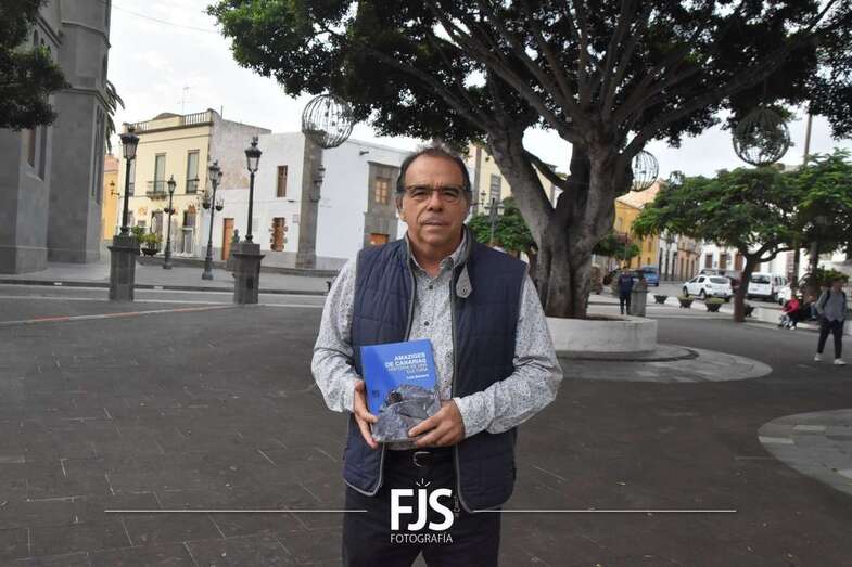 Luis Socorro muestra su libro/FJS Fotografía.